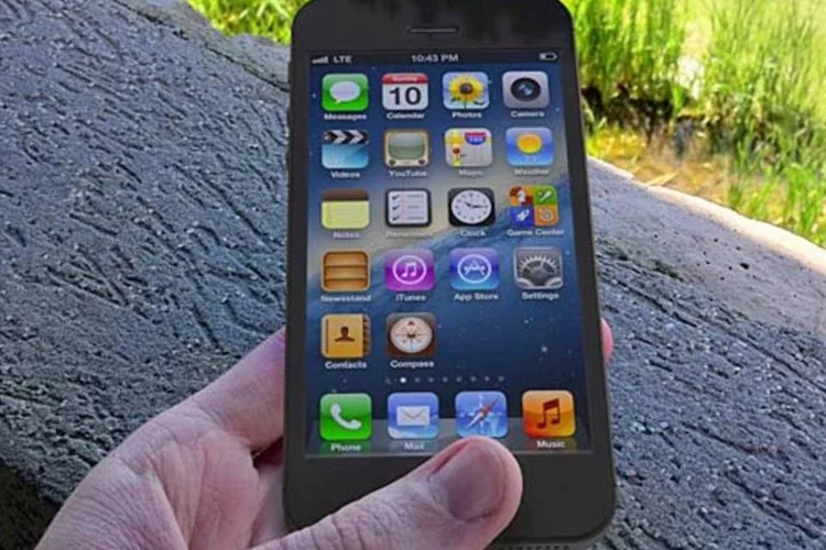A tela de 4 polegadas em formato alongado deve ser a principal novidade do iPhone 5 (Bryce Haymond / Blackpool Creative)