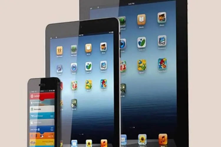 
	Ilustra&ccedil;&atilde;o mostrando iPhone 5, iPad mini e novo iPad juntos:&nbsp;Em agosto, a Justi&ccedil;a dos EUA concluiu que a Samsung havia violado patentes do iPhone e do iPad
 (Martin Hajek / www.martinhajek.com)