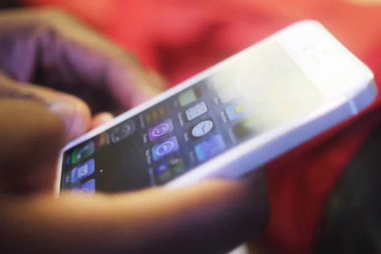 
	iPhone 5: a&nbsp;medida indica que as vendas do novo iPhone n&atilde;o foram t&atilde;o fortes quanto o previsto anteriormente, ao mesmo tempo em que a demanda pode estar diminuindo
 (Mario Tama/Getty Images)