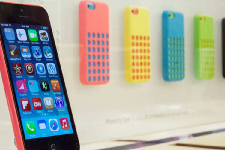 
	iPhone 5c: j&aacute; &eacute; poss&iacute;vel realizar pr&eacute;-encomendas no site da Nextel a partir desta sexta
 (Andrew Burton/Getty Images)