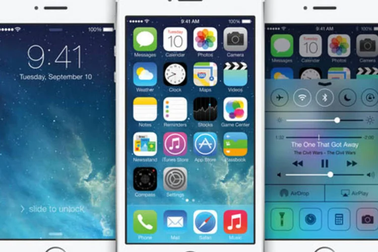 
	iPhone 5s com iOS 7: a atualiza&ccedil;&atilde;o deve melhorar o calend&aacute;rio, a c&acirc;mera e outros recursos do smartphone
 (Divulgação)