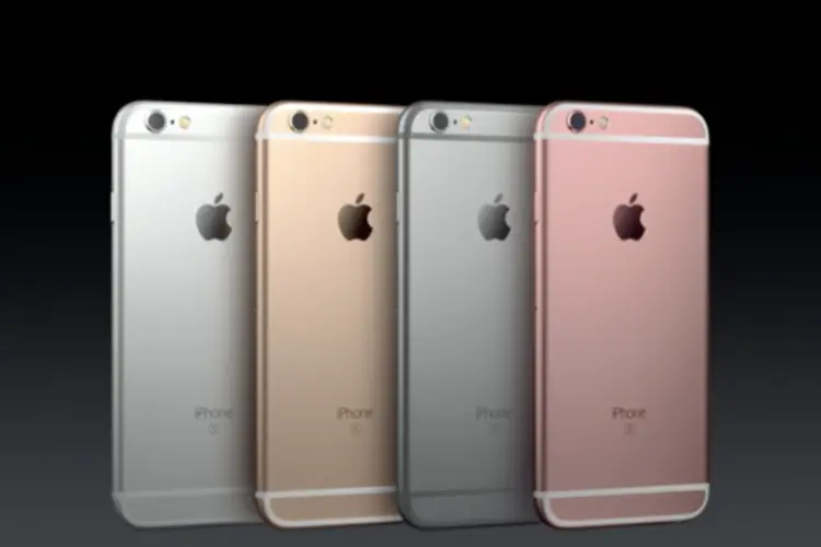 
	iPhones 6s e 6s Plus: a Apple informou que a demanda pelo iPhone 6S Plus, modelo maior, excedeu suas expectativas para o per&iacute;odo de encomenda antecipada
 (Reprodução/Apple)
