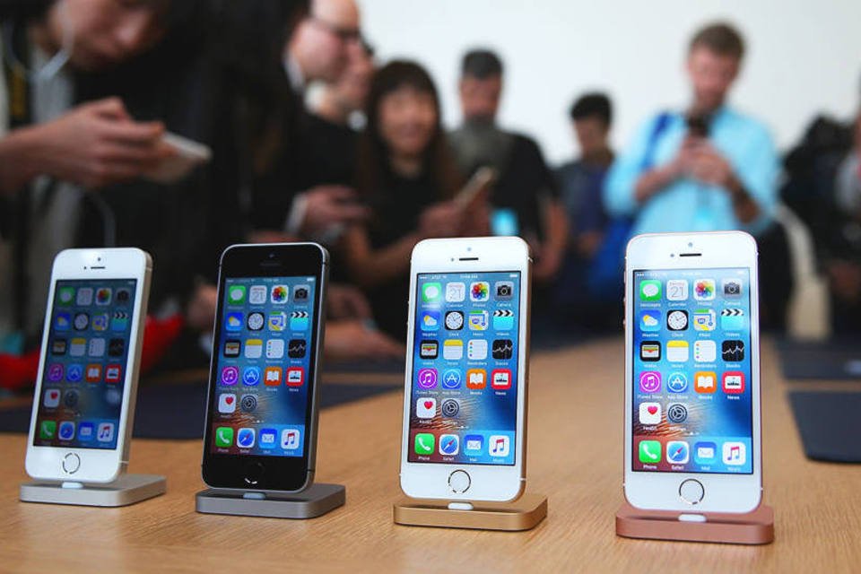 Apple inicia vendas do iPhone SE, o “baratinho”, no Brasil