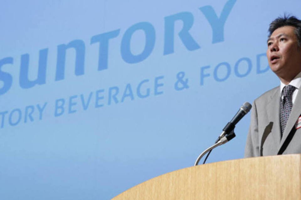 IPO da Suntory: segunda maior fabricante de bebidas do Japão tem recursos sobrando após ter feito uma oferta pública inicial que levantou US$4 bilhões (Kyioshi Ota/Bloomberg)