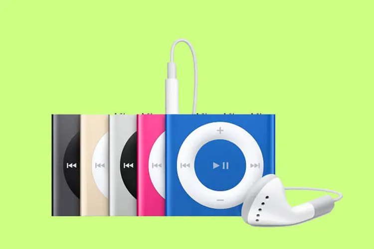 iPod Shuffle: os dois dispositivos são oriundos do iPod original introduzido pelo então presidente Steve Jobs em 2001 (Apple/Divulgação)