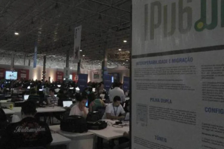 IPv6 é um protocolo que suporta um número infinitamente maior de endereços IPs em relação ao IPv4 (Célio Yano/EXAME.com)