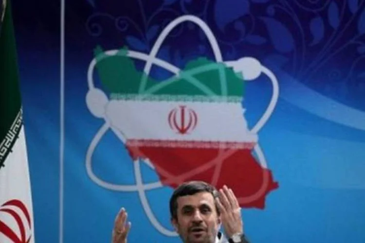 
	O presidente iraniano Mahmoud Ahmadinejad: para temor de parte do mundo, reator da usina nuclear iraniana funciona com capacidade m&aacute;xima
 (Ho/AFP)