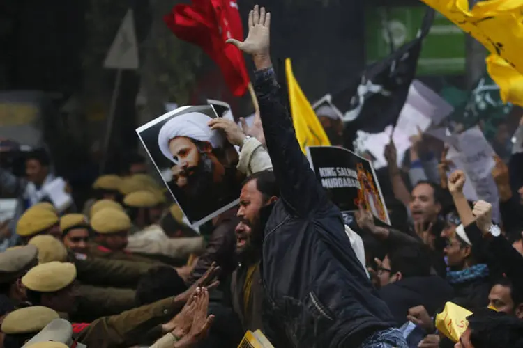 
	Protestos: &quot;A ruptura de rela&ccedil;&otilde;es da Ar&aacute;bia Saudita e seus vassalos n&atilde;o tem nenhum efeito no desenvolvimento do Ir&atilde;&quot;,
 (Adnan Abidi / Reuters)