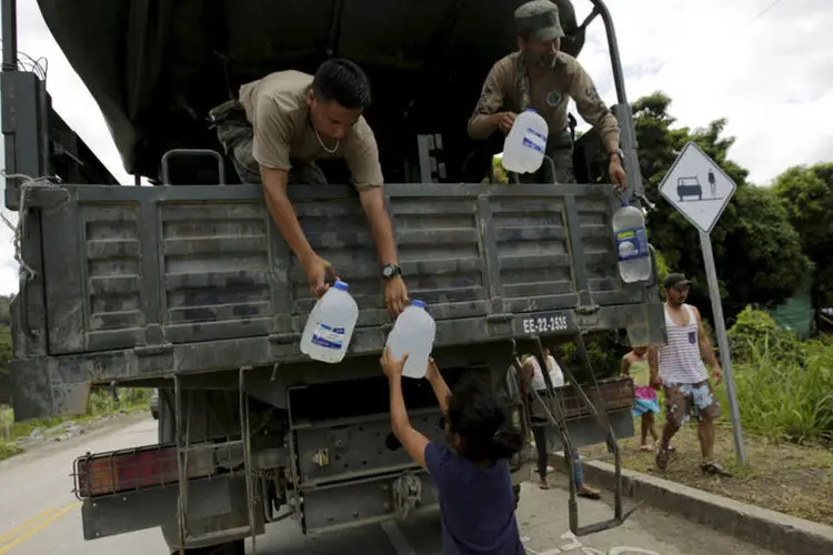 
	Ajuda humanit&aacute;ria: a ajuda servir&aacute; para atender as necessidades que surjam entre os cerca de 12.500 feridos e 25.000 pessoas em situa&ccedil;&atilde;o de calamidade deixadas pelo terremoto
 (Henry Romero / Reuters)