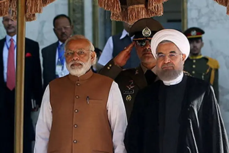 
	Hassan Rouhani e Narendra Modi: &quot;Hoje &eacute; um dia hist&oacute;rico no desenvolvimento das rela&ccedil;&otilde;es entre os tr&ecirc;s pa&iacute;ses&quot;
 (Reuters)