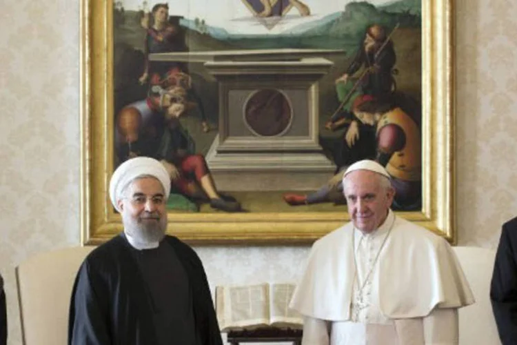 
	Presidente iraniano Hassan Rouhani: a decis&atilde;o foi tomada por respeito ao visitante, l&iacute;der pol&iacute;tico e cl&eacute;rigo xiita, segundo fontes oficiais
 (Andrew Medichini / AFP)