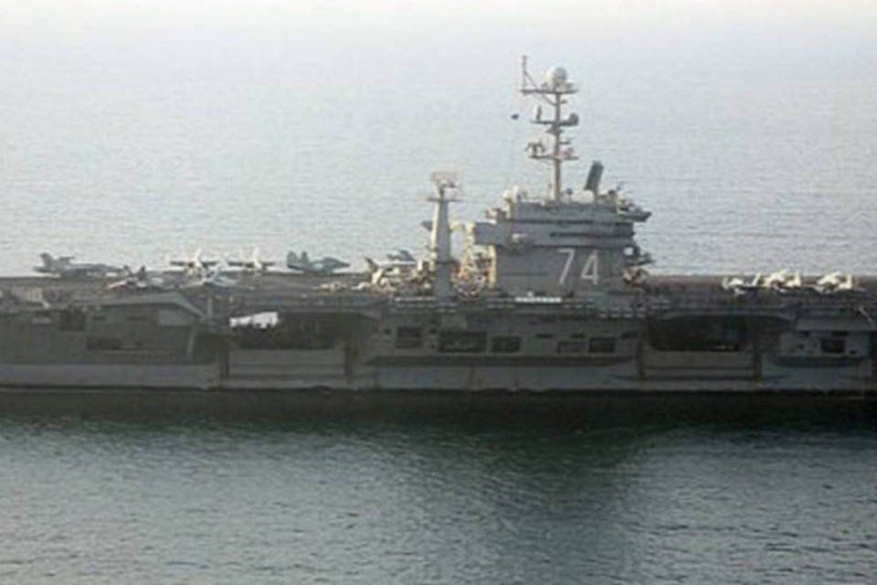 Irã adverte porta-aviões americano a não retornar ao Golfo