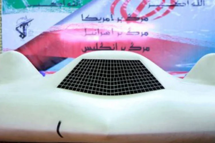 Foto liberada pela Guarda Revolucionária iraniana mostra o avião de reconhecimento RQ-170 Sentinel
 (AFP)