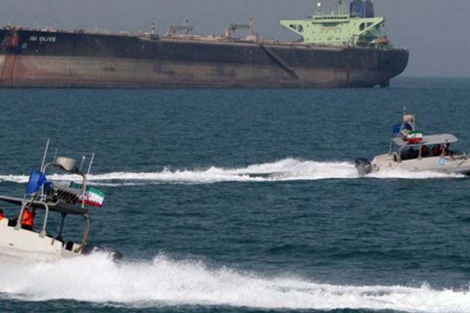 Irã perde 50% das receitas de petróleo por sanções