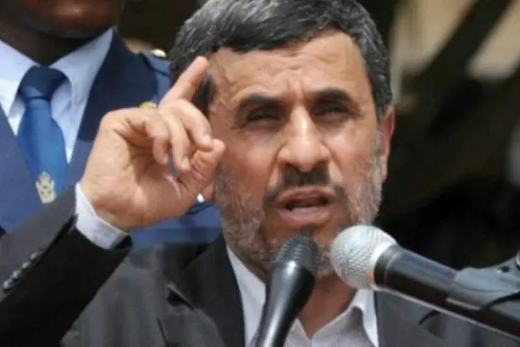 
	O presidente iraniano Mahmud Ahmadinejad: nos &uacute;ltimos anos, pol&iacute;tico caiu em desgra&ccedil;a por ter tentando desafiar a autoridade do l&iacute;der supremo, aiatol&aacute; Ali Khamenei
 (©afp.com / Pius Utomi Ekpei)