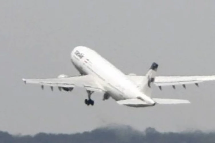 Avião da IranAir decolando: companhia teve problema com reabastecimento em aeroportos da Grã-Bretanha e da Alemanha