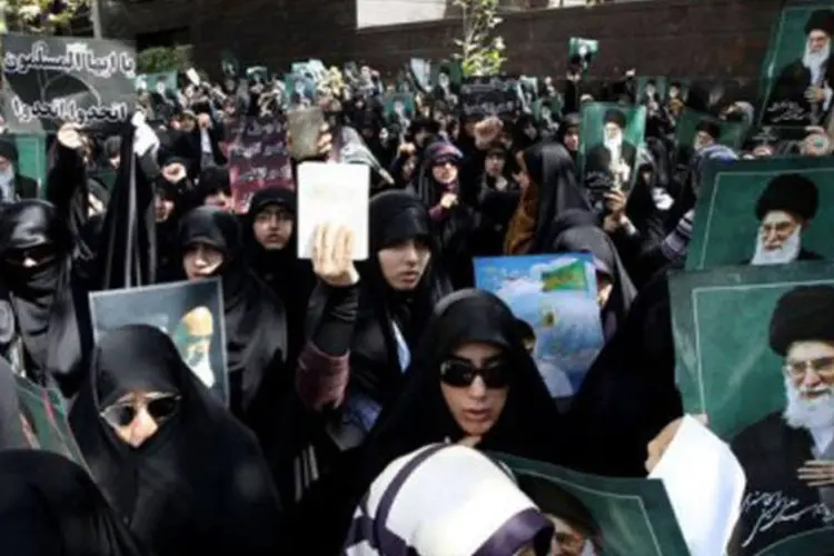 
	Iranianas protestam contra filme: os manifestantes, a maioria estudantes, cantaram palavras de ordem como&nbsp;&quot;morte aos Estados Unidos&quot;
 (Atta Kenare/AFP)