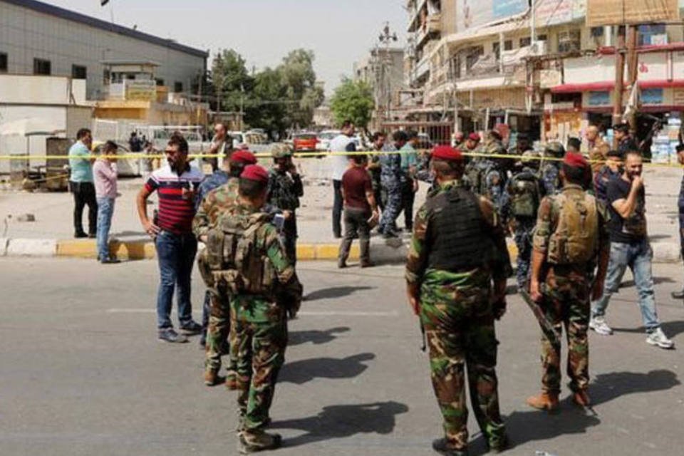 Atentados suicidas em Bagdá matam pelo menos 15 civis