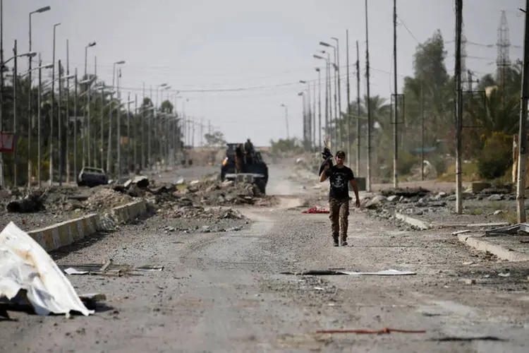 
	Fallujah: &quot;Precisamos de equipes especializadas para desativar as bombas que o EI instalou nas casas&quot;
 (Thaier Al-Sudani / Reuters)