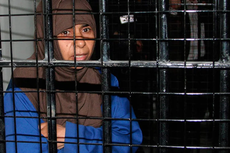 A iraquiana Sajida al-Rishawi, 35, dentro de cela em prisão na Jordânia  (REUTERS/Majed Jaber/Files)