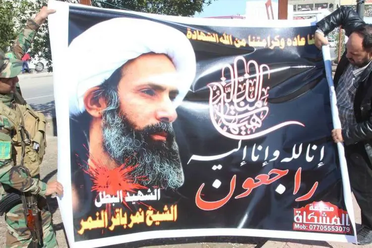
	Cartaz com o rosto do cl&eacute;rigo xiita Nimr al-Nimr: os diplomatas iranianos t&ecirc;m desde ontem 48 horas para deixar a Ar&aacute;bia Saudita
 (REUTERS/Essam Al-Sudani)
