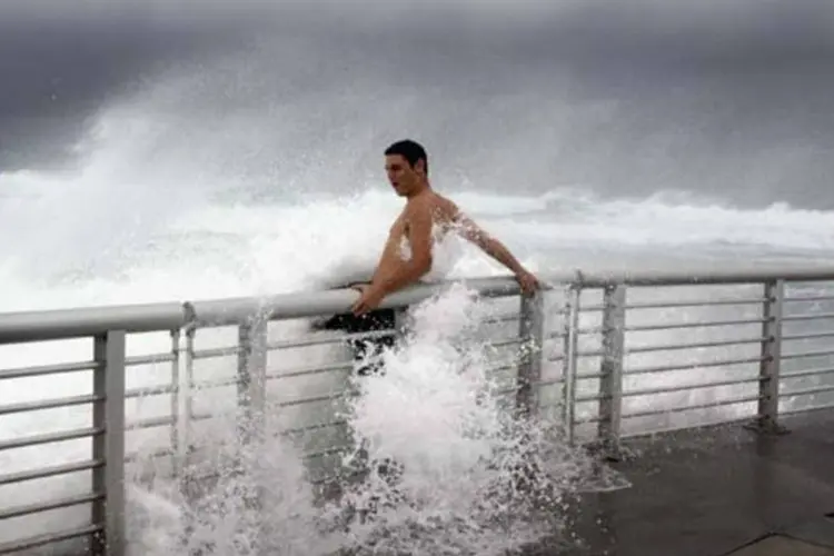 Furacão Irene já causa ressaca nas praias da Flórida (Getty Images)