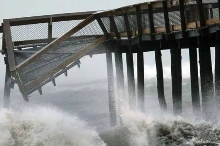 Pier destruído pela passagem do furacão Irene em  Maryland, nos EUA (Getty Images)