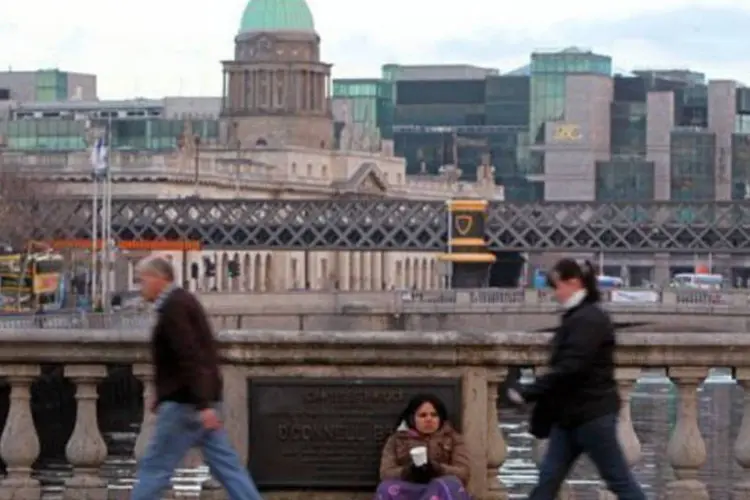 Déficit orçamentário da Irlanda deve cair para 10,3% do PIB em 2011, acredita a UE (Peter Muhly/AFP)
