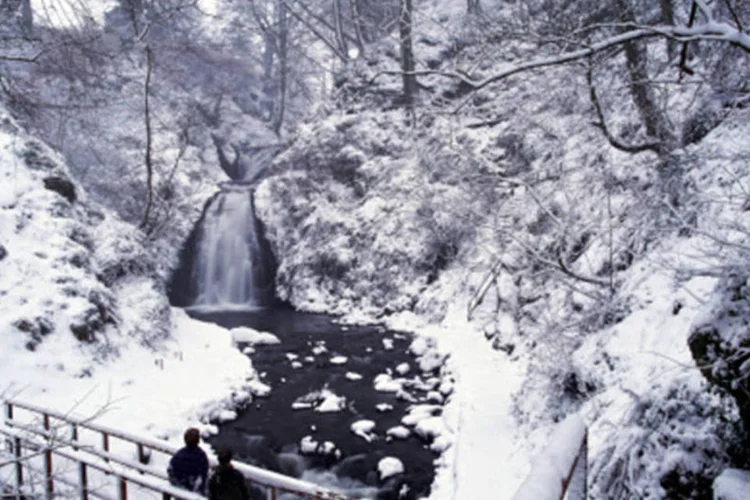 Paisagem na Irlanda do Norte: dada a média de 300 dias por ano de chuva ou nublados na Irlanda, muitas das cenas filmadas aqui foram usadas para representar Winterfell (Getty Images)