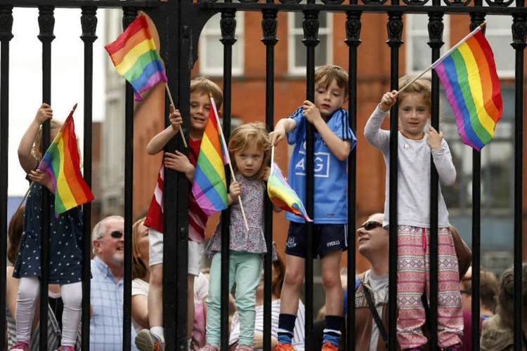 Irlanda celebra a legalização do casamento gay: país se tornou o primeiro país do mundo a reconhecer este casamento por voto popular (Reuters)