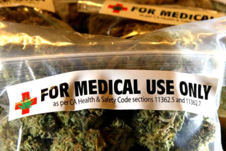 
	Pacote com por&ccedil;&atilde;o de maconha para fins medicinais: as farm&aacute;cias n&atilde;o poder&atilde;o vender de uma vez s&oacute; os 40 gramas mensais que o usu&aacute;rio teria direito
 (Justin Sullivan/Getty Images)