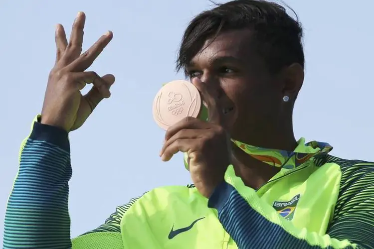 
	Isaquias Queiroz: Ele conquistou o objetivo de ser o maior medalhista brasileiro em uma &uacute;nica Olimp&iacute;ada
 (REUTERS/Marcos Brindicci)