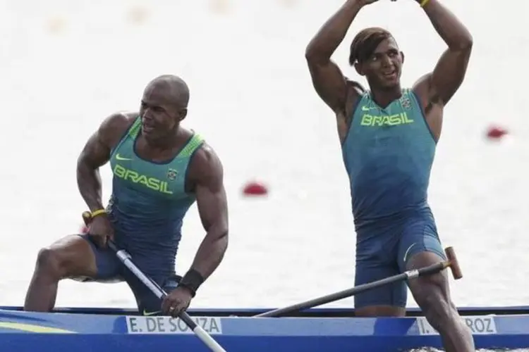 Erlon de Souza e Isaquias Queiroz: Dupla leva medalha de prata na canoagem (REUTERS/Marcos Brindicci)