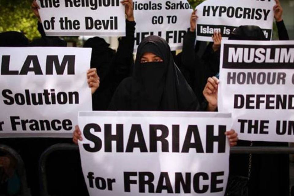Mulher é multada na França por usar o véu integral