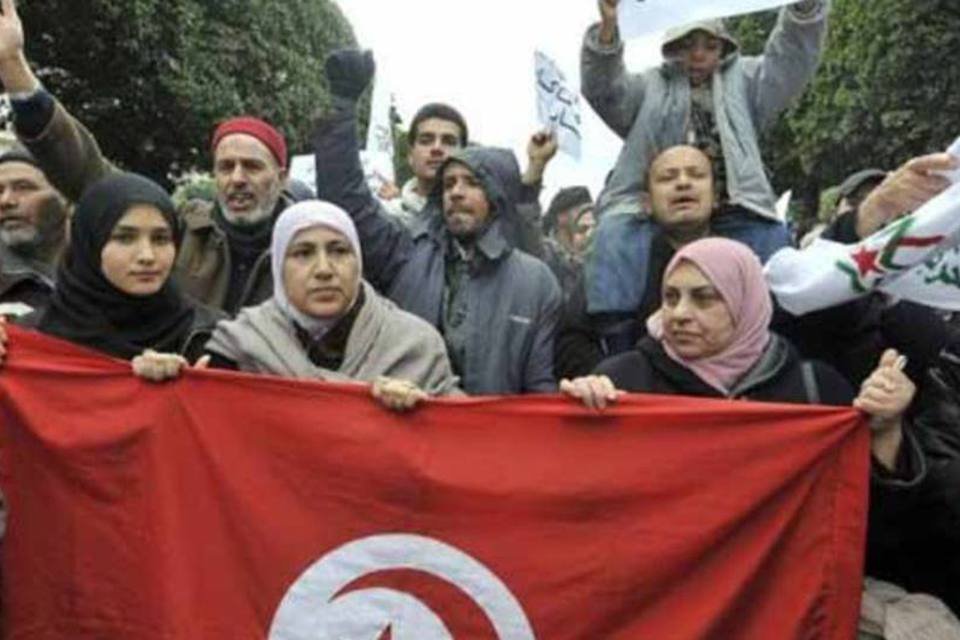 Islamitas fazem manifestação em resposta à oposição na Tunís