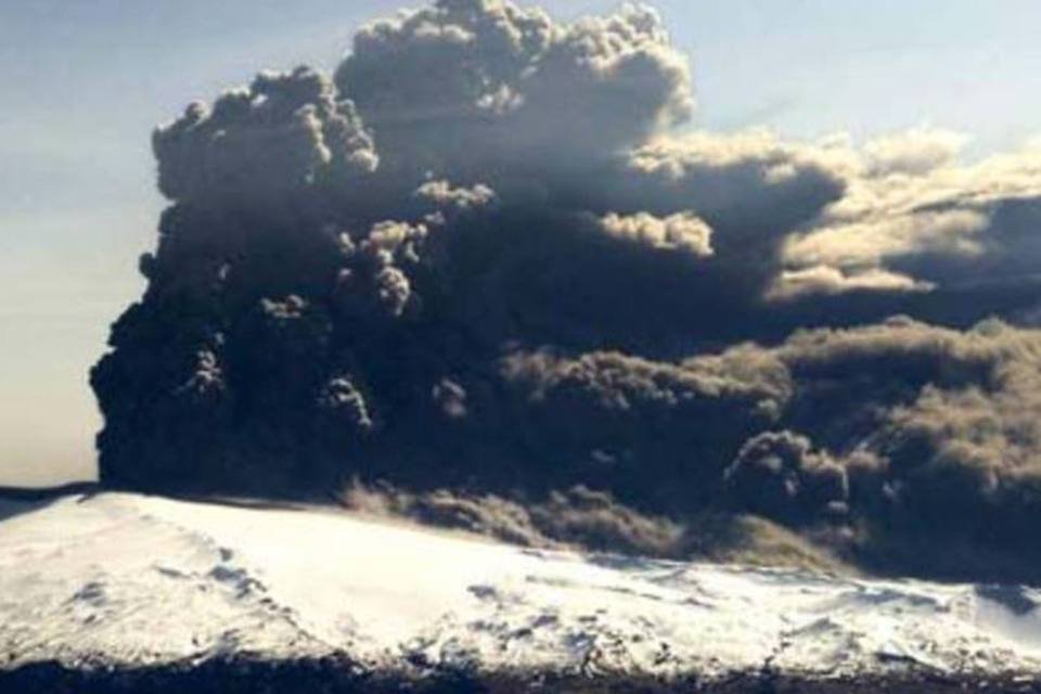Interrupção de voos por atividade de vulcão custou U$ 5 bi ao PIB global