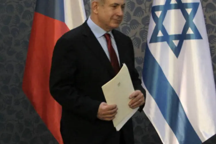 O primeiro-ministro de Israel, Benjamin Netanyahu, chega para uma entrevista coletiva na sede do governo em Praga, nesta quarta-feira  (REUTERS / David W Cerny)