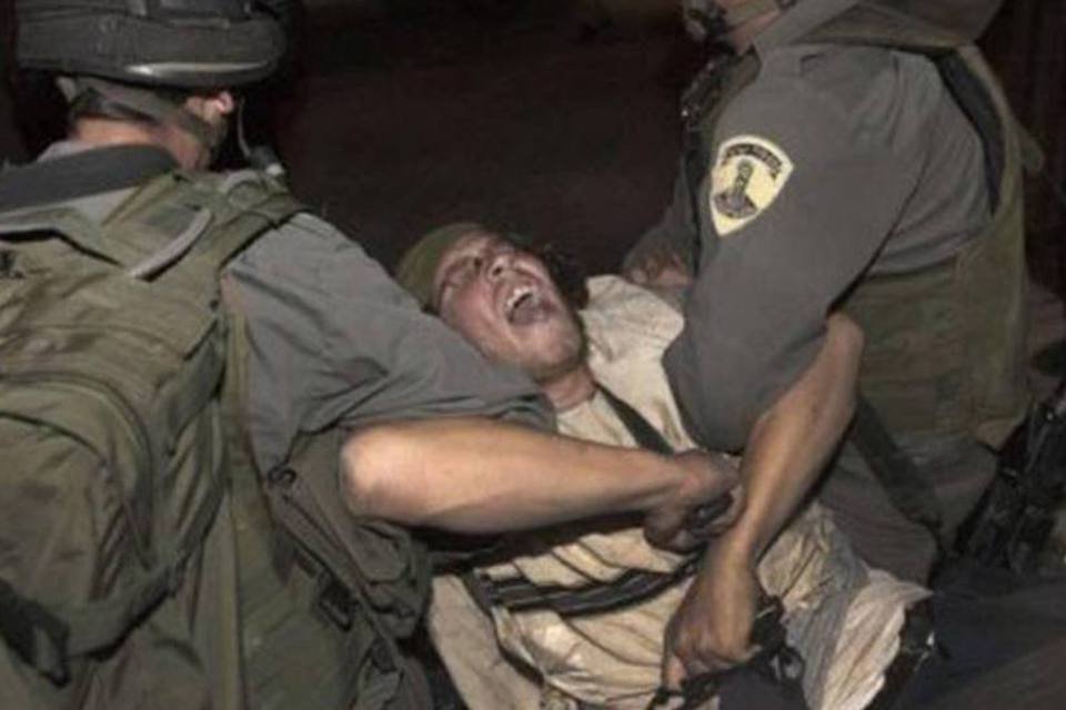 Israelenses detidos por entrada proibida em local sagrado