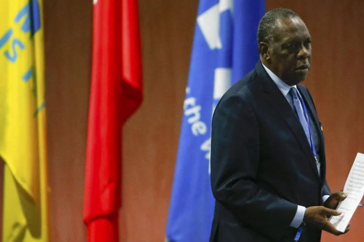 
	Issa Hayatou: &quot;Nunca recebi um d&oacute;lar ou euro para votar por algu&eacute;m na organiza&ccedil;&atilde;o de uma Copa do Mundo&quot;, disse o presidente interino da Fifa
 (REUTERS/Ruben Sprich)
