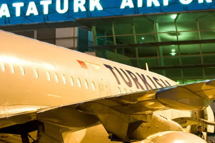 
	Aeroporto de Istambul: a explos&atilde;o, cuja origem continua desconhecida, ocorreu dentro de um avi&atilde;o vazio estacionado na pista do aeroporto
 (Divulgação / Aeroporto de Istambul Atatürk)