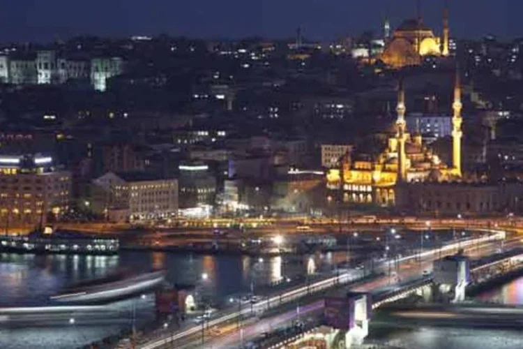 
	Turquia: o muro cedeu devido &agrave;s fortes chuvas que ca&iacute;ram na regi&atilde;o nos &uacute;ltimos dias.
 (Dan Kitwood/Getty Images)