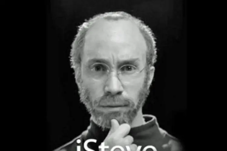 Justin Long como Steve Jobs em iSteve: filme produzido por site de humor americano será lançado online no próximo dia 15 de abril (Divulgação)