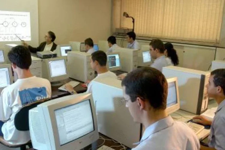 Aula no campus do ITA: professores do instituto ministrarão aulas em SP  (.)