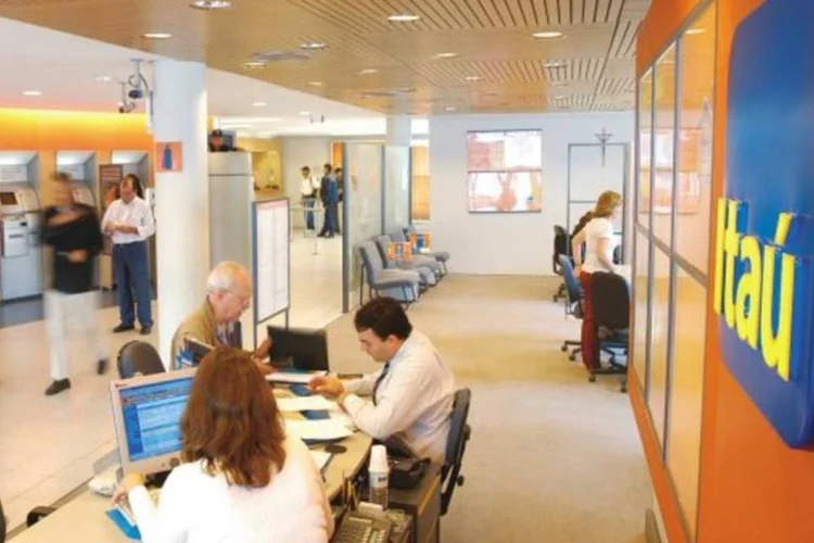 
	Ita&uacute; Unibanco: At&eacute; o fim do ano, diretor afirmou que o volume de cr&eacute;dito deve cair, mas a taxas maiores
 (Germano Luders / Exame)