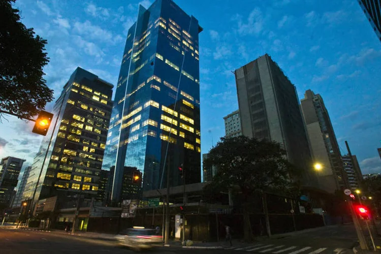
	Em 1999, a taxa de assassinatos no estado de S&atilde;o Paulo era de 52,58 para cada 100 mil habitantes. O &iacute;ndice atual &eacute; de 9,52 casos para 100 mil pessoas.
 (Mario Rodrigues/ Veja São Paulo)