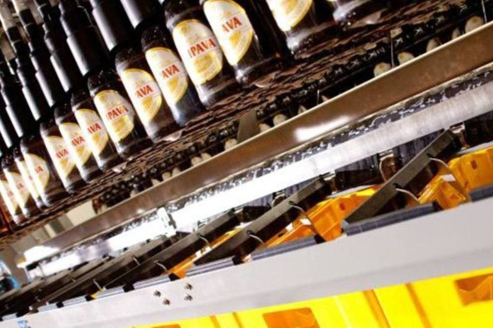 
	Cerveja Itaipava, da Petr&oacute;polis: f&aacute;brica consumiu investimentos de R$ 500 milh&otilde;es e est&aacute; prevista para ser inaugurada no m&ecirc;s que vem
 (Divulgação)