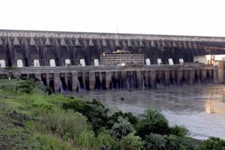 
	Vista da hidrel&eacute;trica de Itaipu: Celso Torino, superintendente de opera&ccedil;&otilde;es da Itaipu, diz que a maior concorrente &eacute; a chinesa Tr&ecirc;s Gargantas
 (Evaristo Sa/AFP)