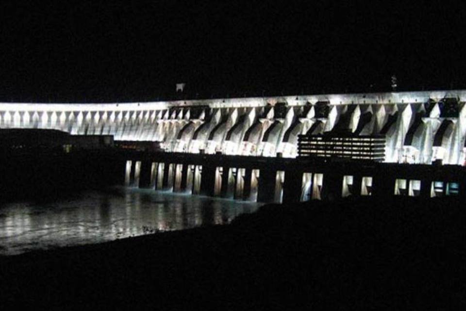 Falha em Itaipu deixa 65% do Paraguai sem energia