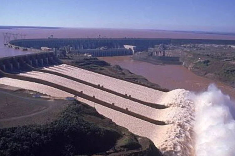 Itaipu: a hidrelétrica que tem participação nacional e paraguaia é um dos grandes projetos da Eletrobrás (.)