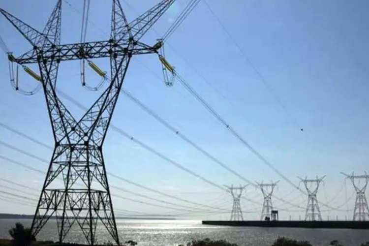 
	Torres de transmiss&atilde;o de energia: segundo o ONS, o fornecimento de aproximadamente 8 mil megawatts de energia el&eacute;trica foi interrompido
 (Getty Images)